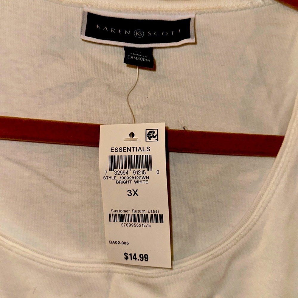 New with Tags Karen Scott White T-shirt